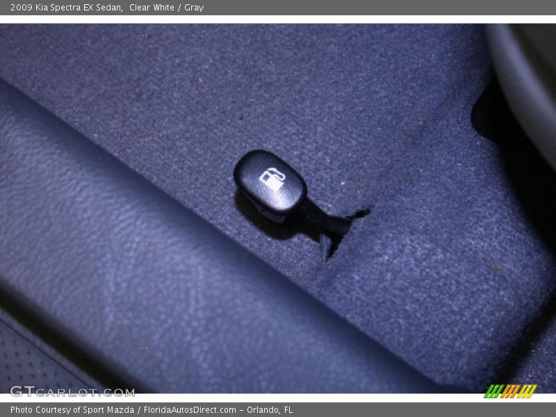 Clear White / Gray 2009 Kia Spectra EX Sedan