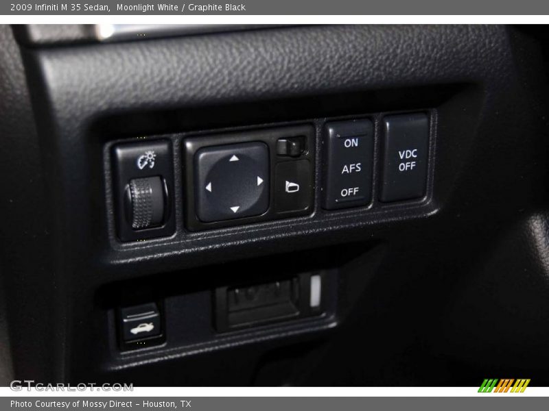 Moonlight White / Graphite Black 2009 Infiniti M 35 Sedan