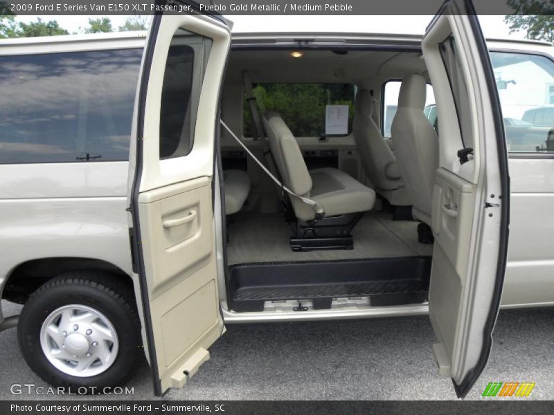 Pueblo Gold Metallic / Medium Pebble 2009 Ford E Series Van E150 XLT Passenger