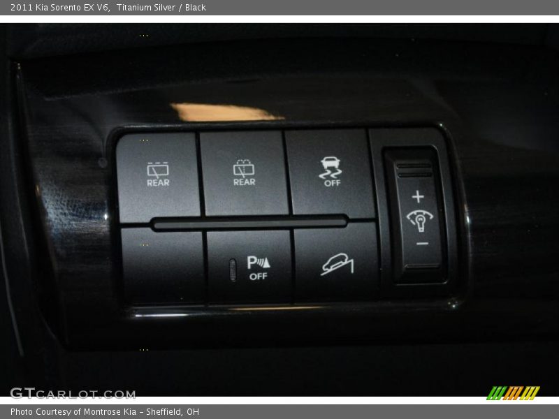 Titanium Silver / Black 2011 Kia Sorento EX V6