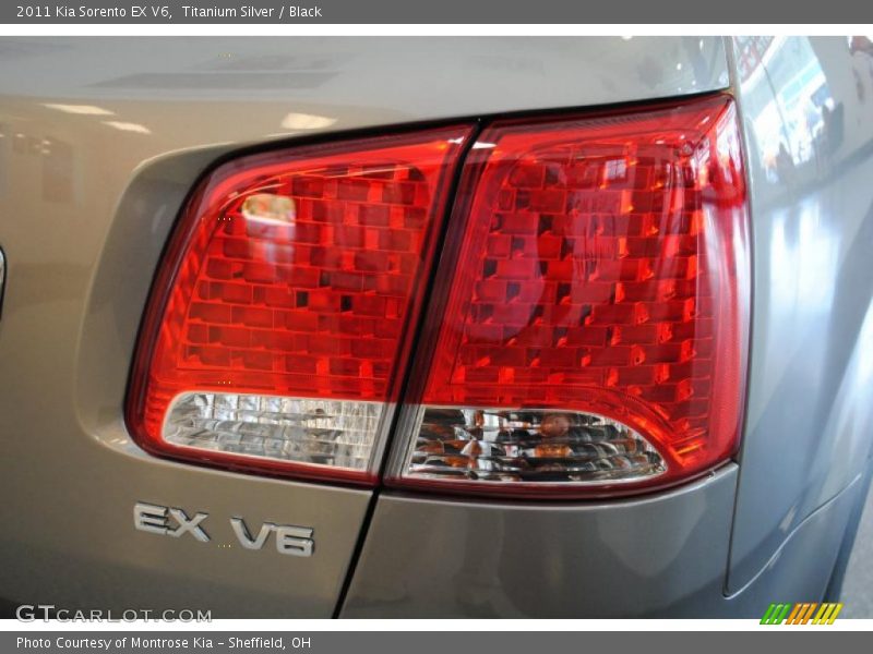 Titanium Silver / Black 2011 Kia Sorento EX V6