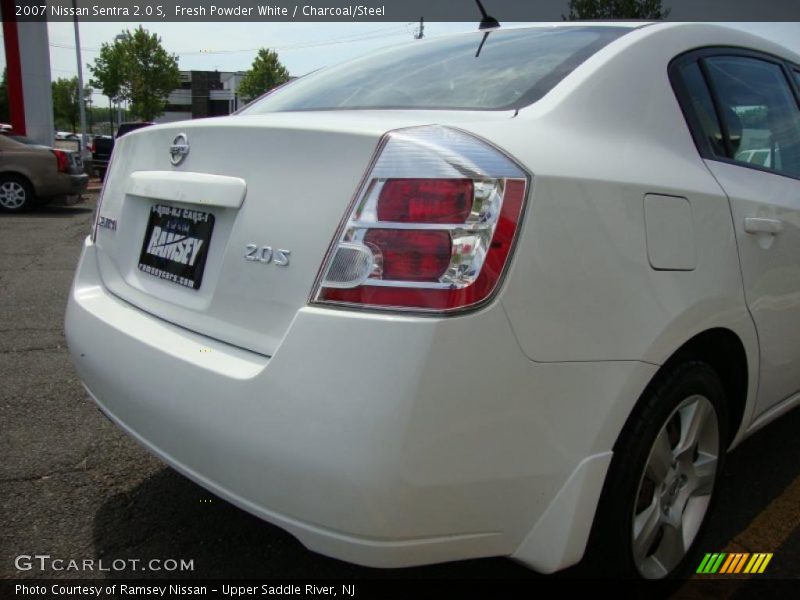 Fresh Powder White / Charcoal/Steel 2007 Nissan Sentra 2.0 S