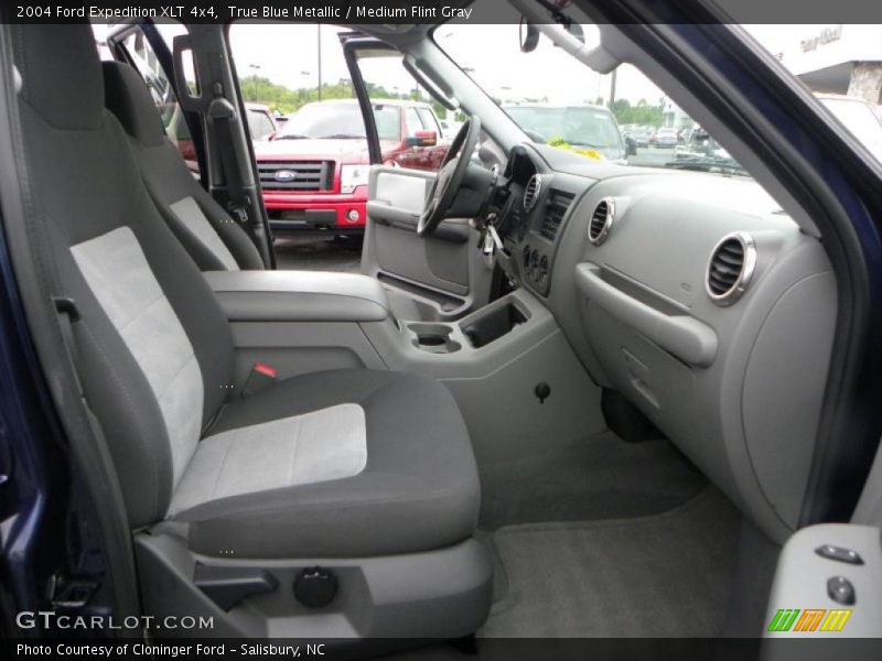 True Blue Metallic / Medium Flint Gray 2004 Ford Expedition XLT 4x4