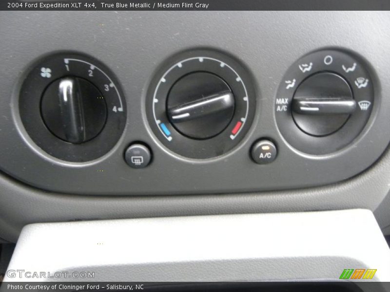 True Blue Metallic / Medium Flint Gray 2004 Ford Expedition XLT 4x4