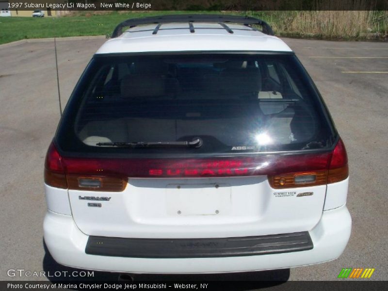 New White / Beige 1997 Subaru Legacy LSi Wagon