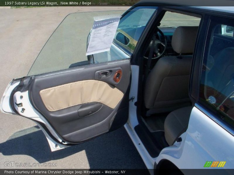 New White / Beige 1997 Subaru Legacy LSi Wagon