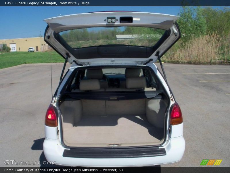 New White / Beige 1997 Subaru Legacy LSi Wagon