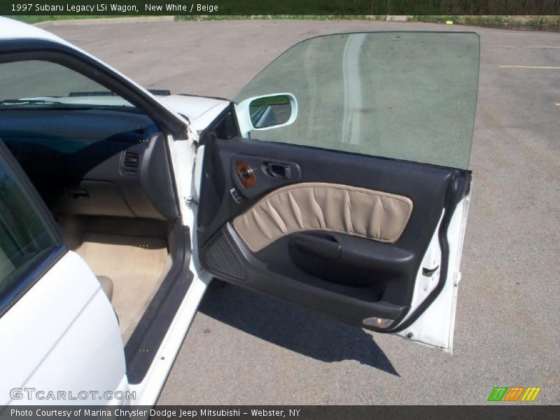 New White / Beige 1997 Subaru Legacy LSi Wagon