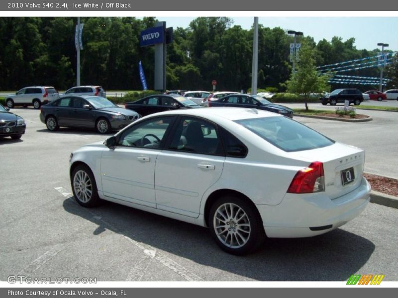 Ice White / Off Black 2010 Volvo S40 2.4i