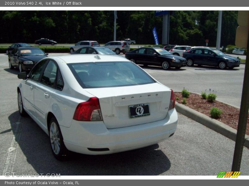 Ice White / Off Black 2010 Volvo S40 2.4i