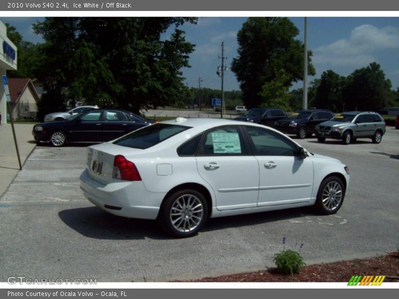 Ice White / Off Black 2010 Volvo S40 2.4i