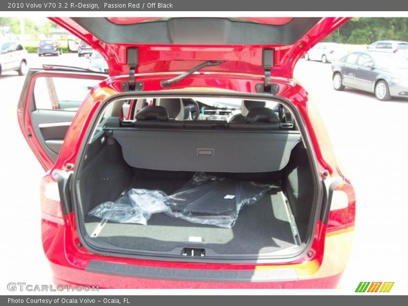 Passion Red / Off Black 2010 Volvo V70 3.2 R-Design