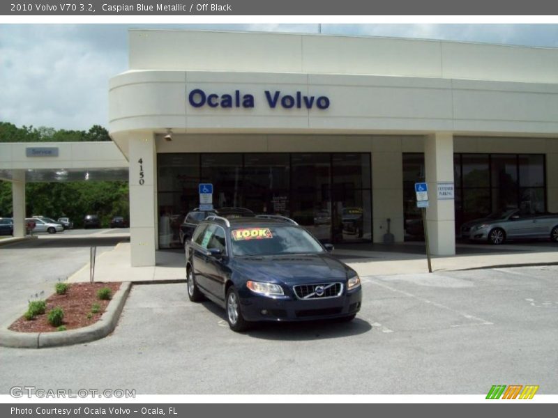 Caspian Blue Metallic / Off Black 2010 Volvo V70 3.2