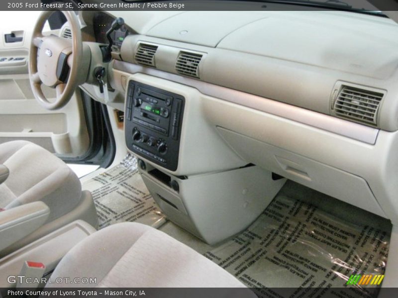 Spruce Green Metallic / Pebble Beige 2005 Ford Freestar SE