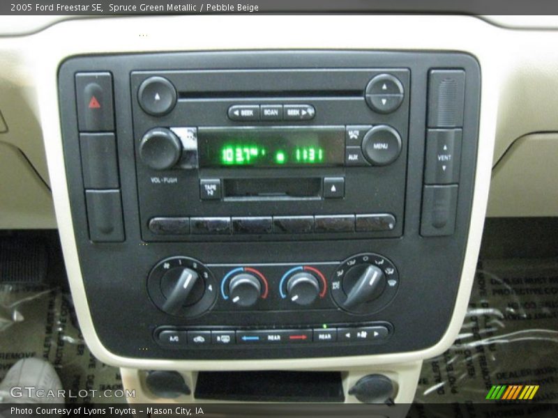 Spruce Green Metallic / Pebble Beige 2005 Ford Freestar SE