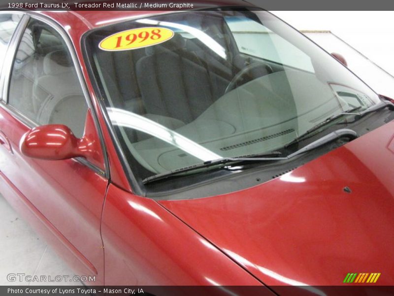 Toreador Red Metallic / Medium Graphite 1998 Ford Taurus LX