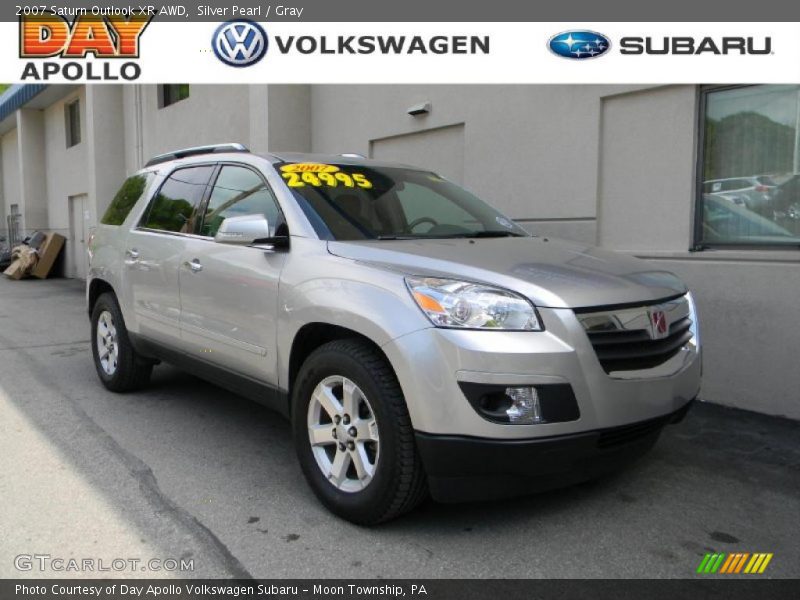 Silver Pearl / Gray 2007 Saturn Outlook XR AWD