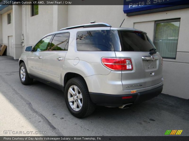 Silver Pearl / Gray 2007 Saturn Outlook XR AWD