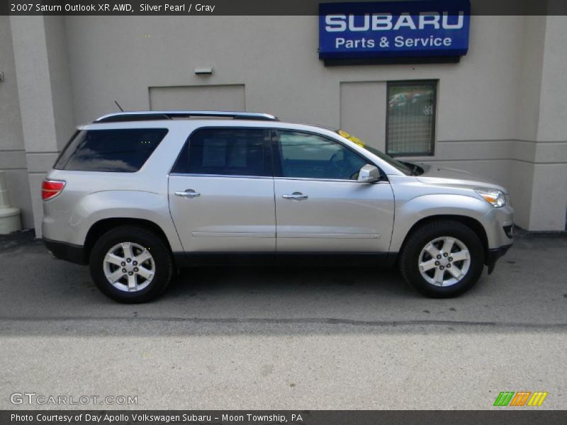 Silver Pearl / Gray 2007 Saturn Outlook XR AWD