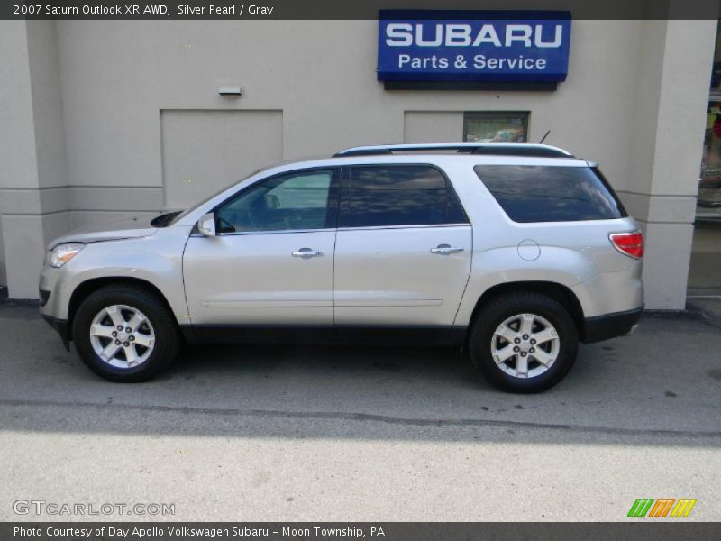 Silver Pearl / Gray 2007 Saturn Outlook XR AWD