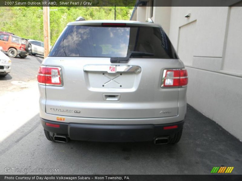 Silver Pearl / Gray 2007 Saturn Outlook XR AWD