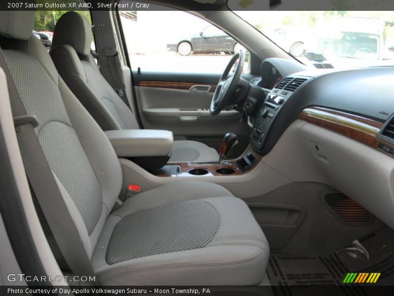 Silver Pearl / Gray 2007 Saturn Outlook XR AWD
