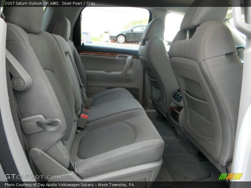 Silver Pearl / Gray 2007 Saturn Outlook XR AWD