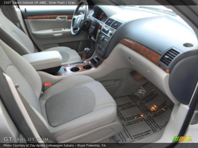 Silver Pearl / Gray 2007 Saturn Outlook XR AWD