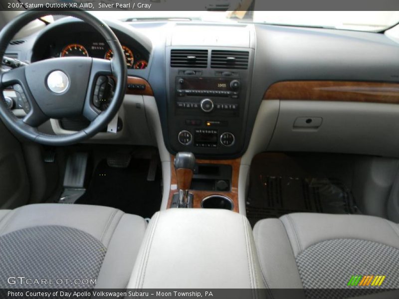 Silver Pearl / Gray 2007 Saturn Outlook XR AWD