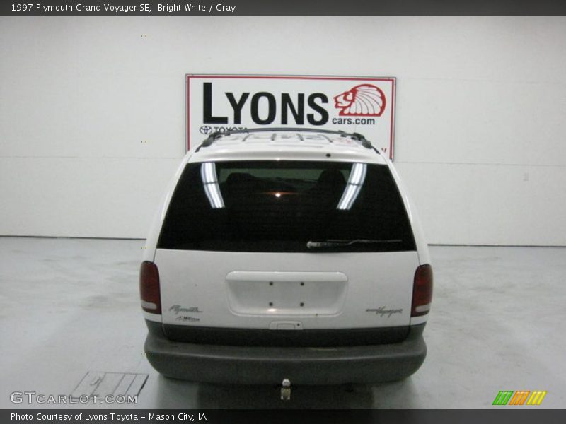 Bright White / Gray 1997 Plymouth Grand Voyager SE