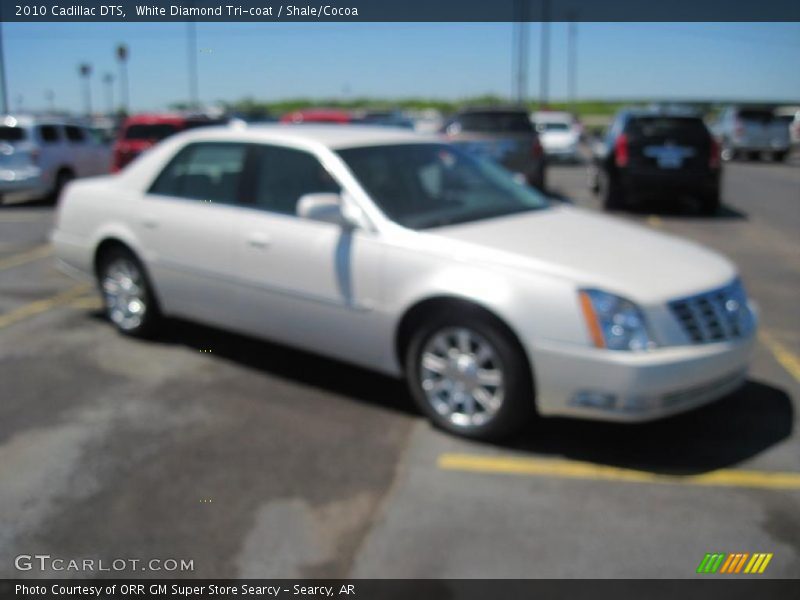 White Diamond Tri-coat / Shale/Cocoa 2010 Cadillac DTS