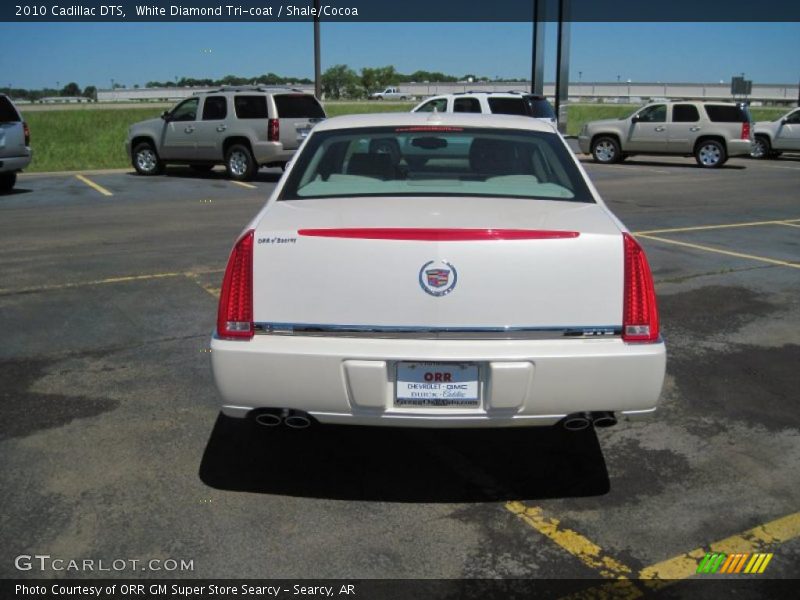 White Diamond Tri-coat / Shale/Cocoa 2010 Cadillac DTS