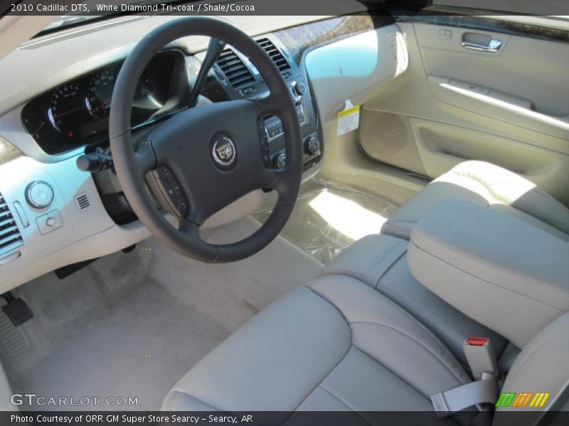 White Diamond Tri-coat / Shale/Cocoa 2010 Cadillac DTS