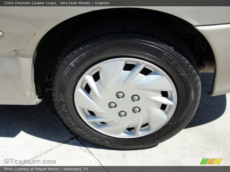 Ultra Silver Metallic / Graphite 2004 Chevrolet Cavalier Coupe