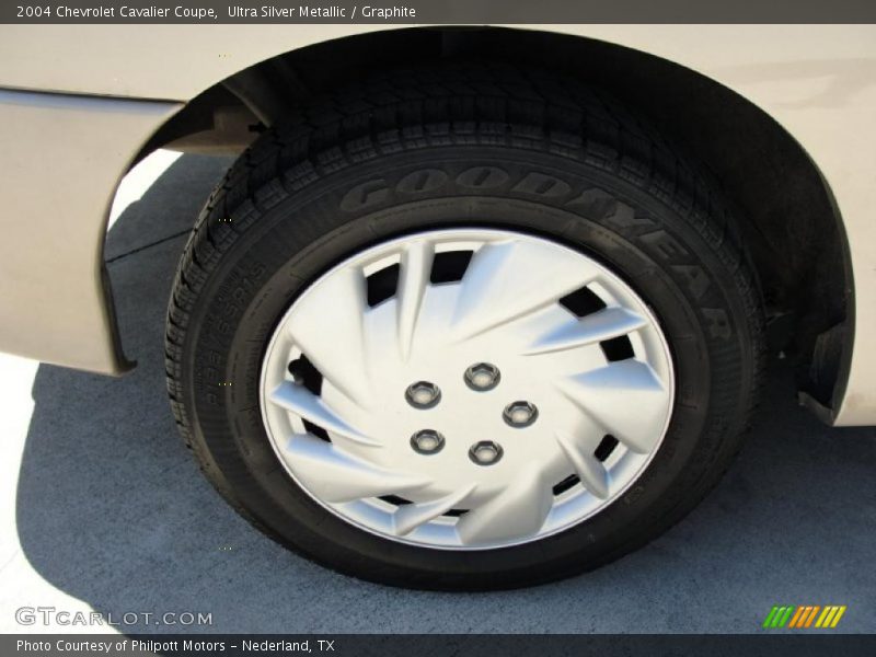 Ultra Silver Metallic / Graphite 2004 Chevrolet Cavalier Coupe