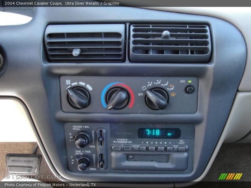 Ultra Silver Metallic / Graphite 2004 Chevrolet Cavalier Coupe