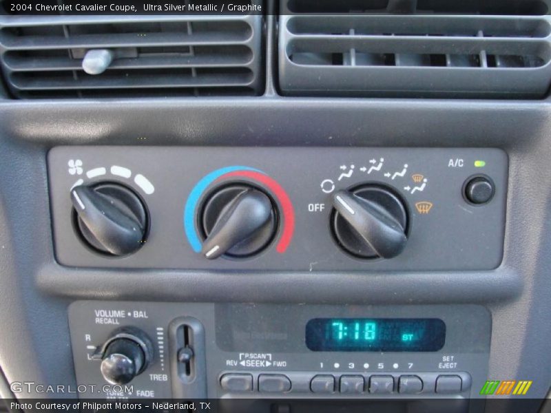 Ultra Silver Metallic / Graphite 2004 Chevrolet Cavalier Coupe