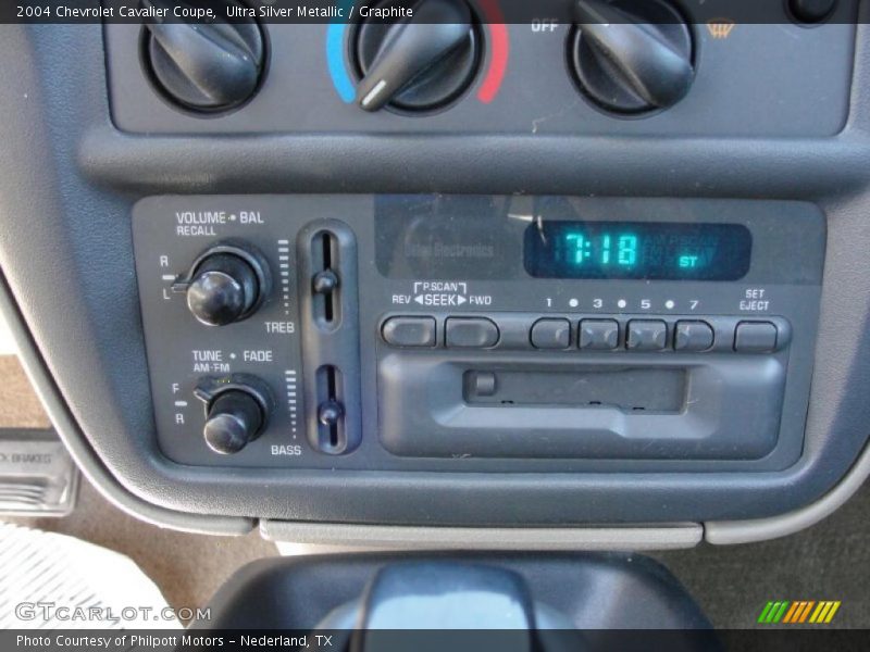 Ultra Silver Metallic / Graphite 2004 Chevrolet Cavalier Coupe