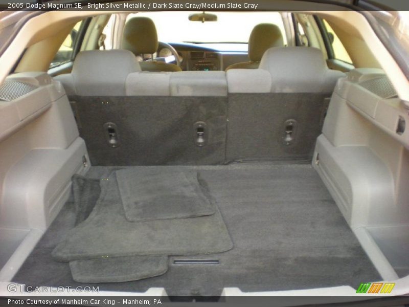 Bright Silver Metallic / Dark Slate Gray/Medium Slate Gray 2005 Dodge Magnum SE