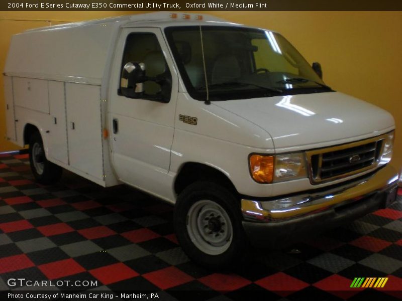 Oxford White / Medium Flint 2004 Ford E Series Cutaway E350 Commercial Utility Truck