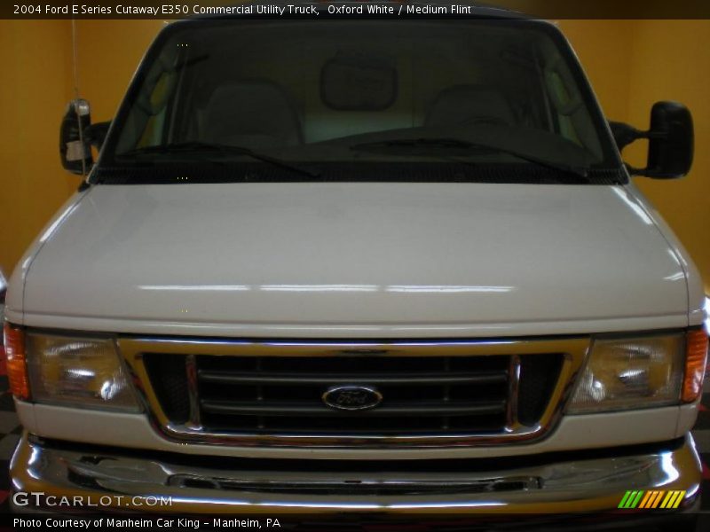 Oxford White / Medium Flint 2004 Ford E Series Cutaway E350 Commercial Utility Truck