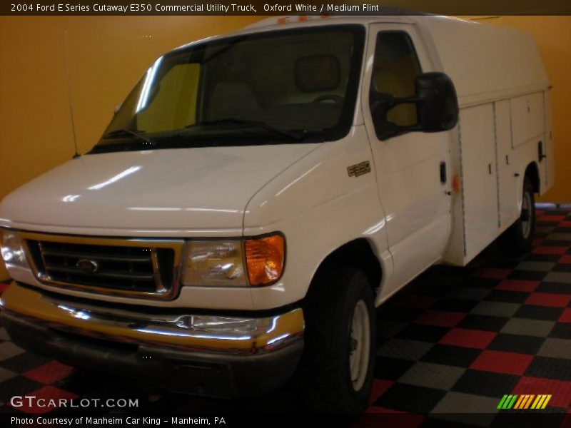 Oxford White / Medium Flint 2004 Ford E Series Cutaway E350 Commercial Utility Truck