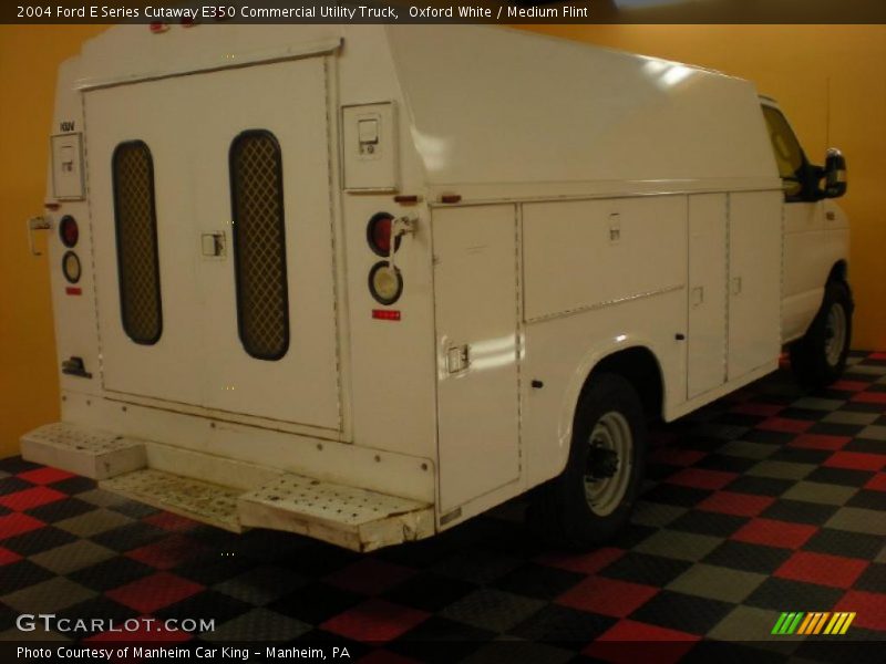 Oxford White / Medium Flint 2004 Ford E Series Cutaway E350 Commercial Utility Truck