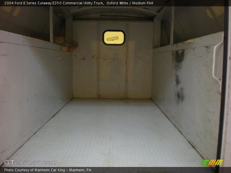 Oxford White / Medium Flint 2004 Ford E Series Cutaway E350 Commercial Utility Truck