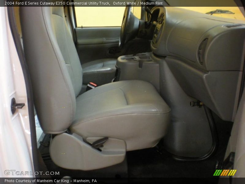 Oxford White / Medium Flint 2004 Ford E Series Cutaway E350 Commercial Utility Truck