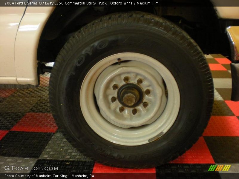 Oxford White / Medium Flint 2004 Ford E Series Cutaway E350 Commercial Utility Truck