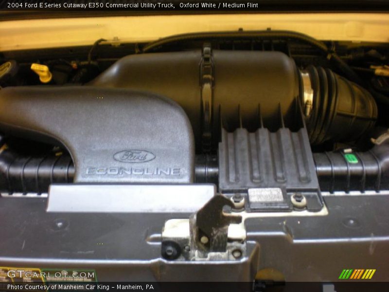 Oxford White / Medium Flint 2004 Ford E Series Cutaway E350 Commercial Utility Truck