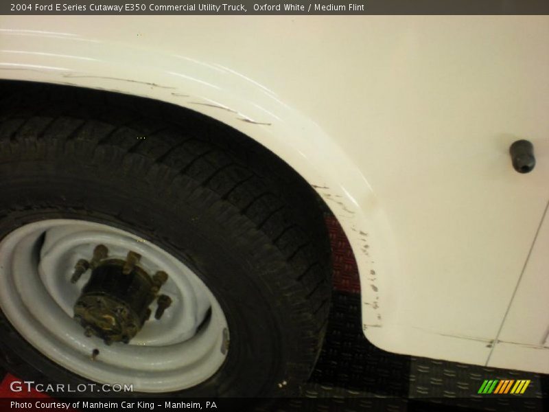 Oxford White / Medium Flint 2004 Ford E Series Cutaway E350 Commercial Utility Truck