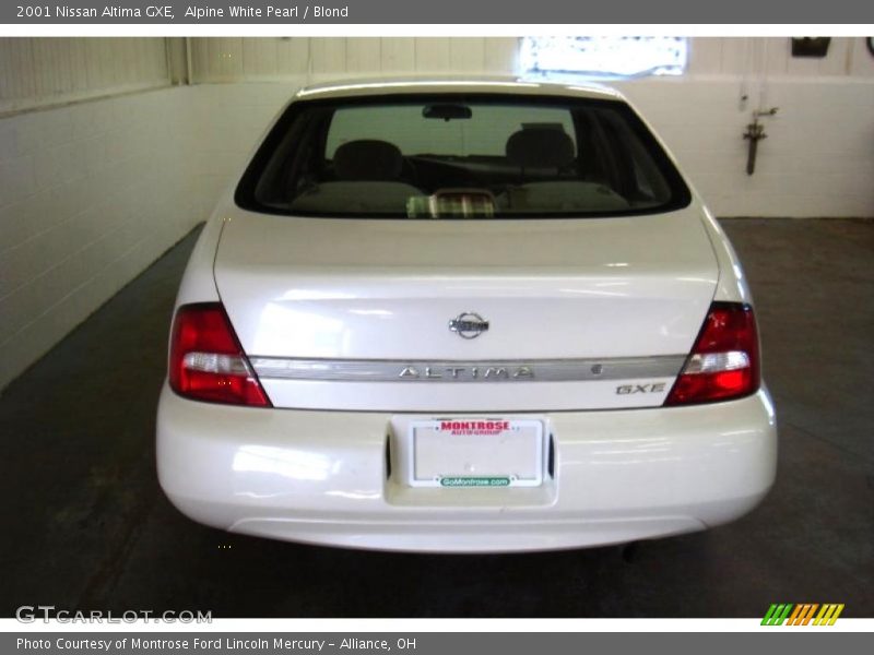 Alpine White Pearl / Blond 2001 Nissan Altima GXE