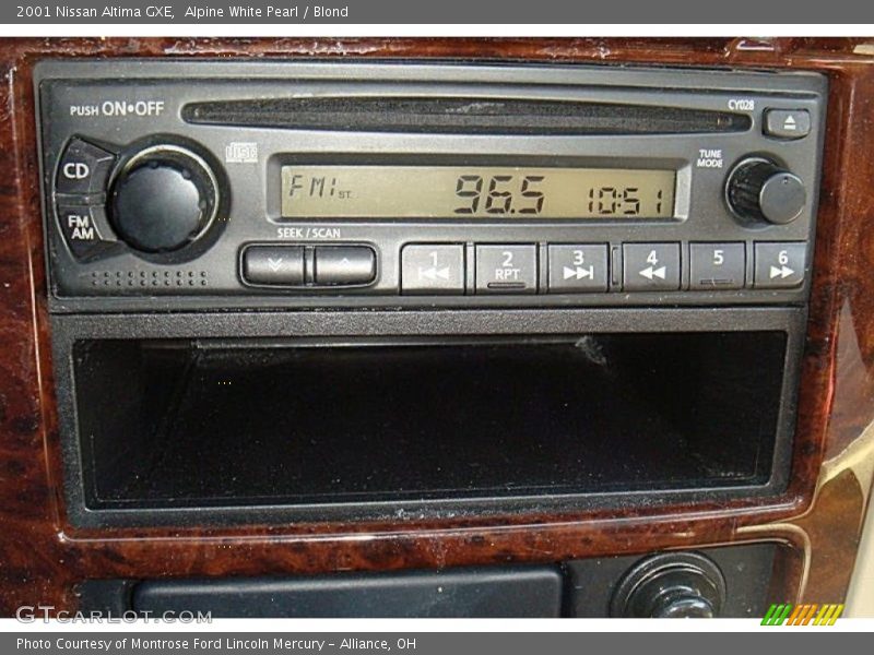 Alpine White Pearl / Blond 2001 Nissan Altima GXE